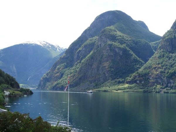 no-naeroeyfjord_and_flaam-020716-full.jpg