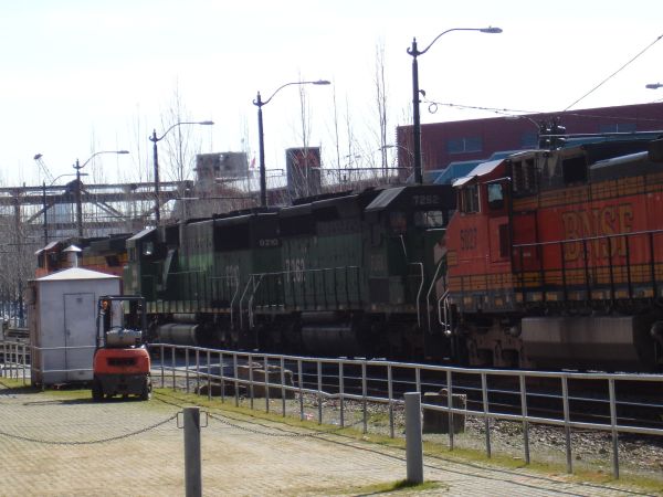 us-bnsf-4_locos-seattle-130306-full.jpg