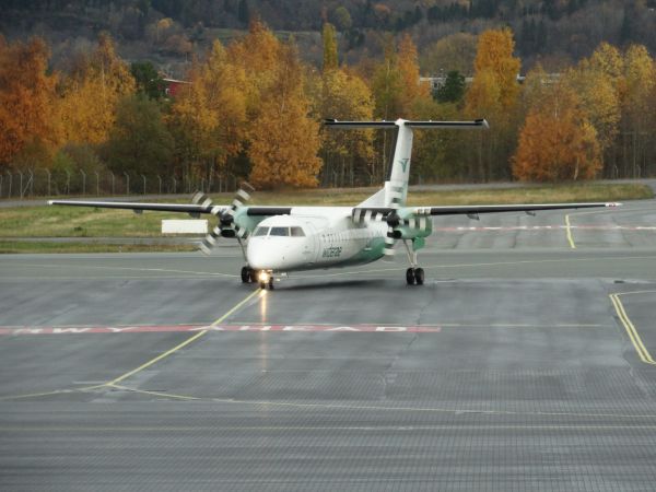 no-wideroe-q300-vaernes-201018-pic2-full.jpg