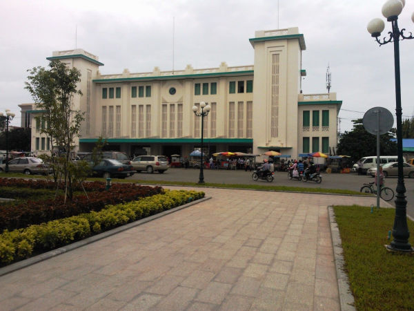 kh-phnom_penh_station_front-061116-full.jpg